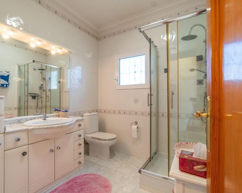 3 Zimmer Villa zu verkaufen in Playa Flamenca mit Pool - 640.000 € (Ref: 9784384)