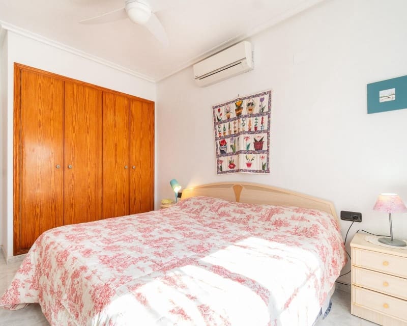 3 Zimmer Villa zu verkaufen in Playa Flamenca mit Pool - 640.000 € (Ref: 9784384)