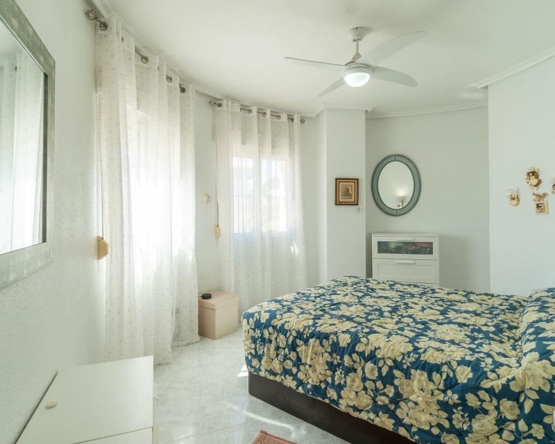 3 Zimmer Villa zu verkaufen in Playa Flamenca mit Pool - 640.000 € (Ref: 9784384)