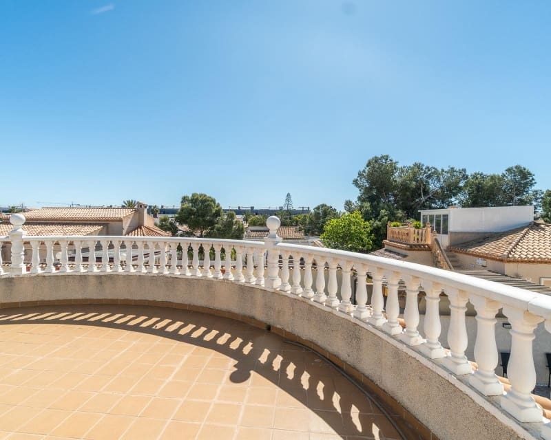 3 Zimmer Villa zu verkaufen in Playa Flamenca mit Pool - 640.000 € (Ref: 9784384)