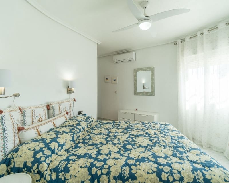 3 Zimmer Villa zu verkaufen in Playa Flamenca mit Pool - 640.000 € (Ref: 9784384)