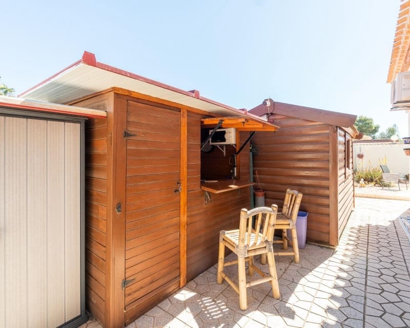 3 Zimmer Villa zu verkaufen in Playa Flamenca mit Pool - 640.000 € (Ref: 9784384)