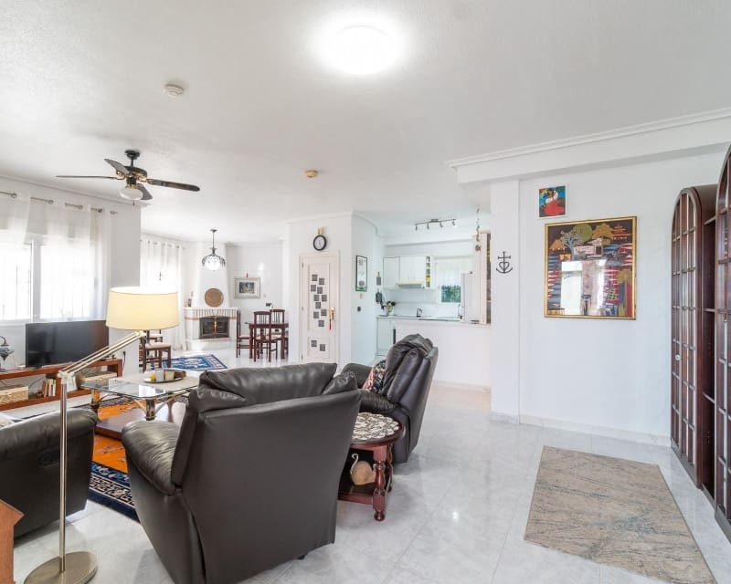 3 Zimmer Villa zu verkaufen in Playa Flamenca mit Pool - 640.000 € (Ref: 9784384)