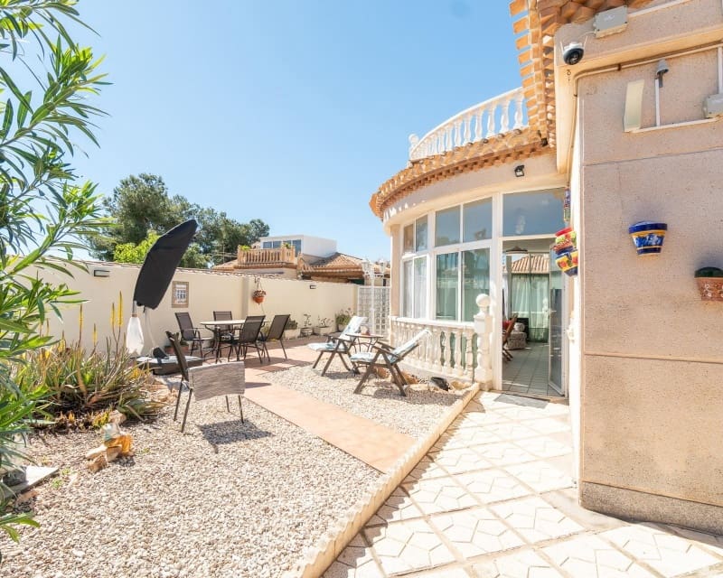 3 Zimmer Villa zu verkaufen in Playa Flamenca mit Pool - 640.000 € (Ref: 9784384)