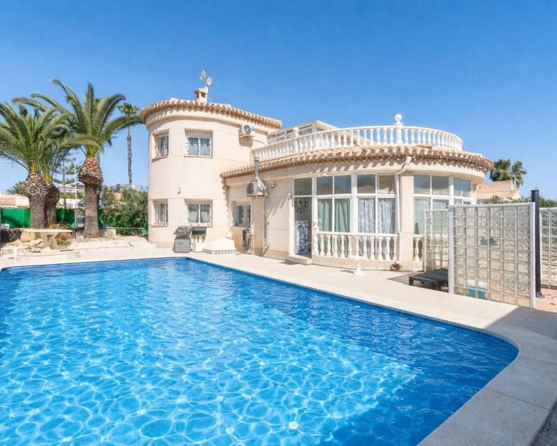 3 Zimmer Villa zu verkaufen in Playa Flamenca mit Pool - 640.000 € (Ref: 9784384)