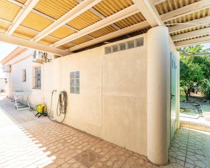 3 Zimmer Villa zu verkaufen in Playa Flamenca mit Pool - 640.000 € (Ref: 9784384)