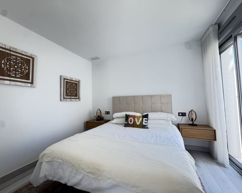 4 Zimmer Villa zu verkaufen in Cabo Roig mit Pool - 649.000 € (Ref: 9784385)