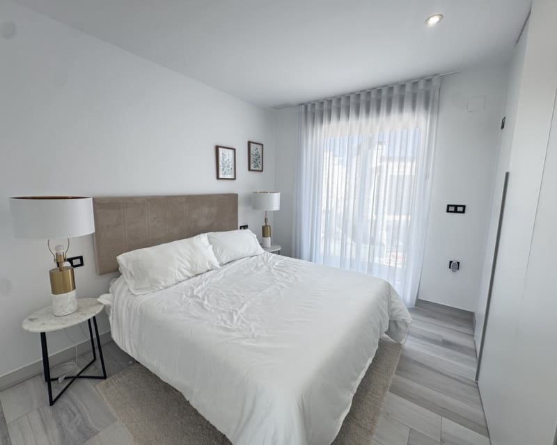 4 Zimmer Villa zu verkaufen in Cabo Roig mit Pool - 649.000 € (Ref: 9784385)