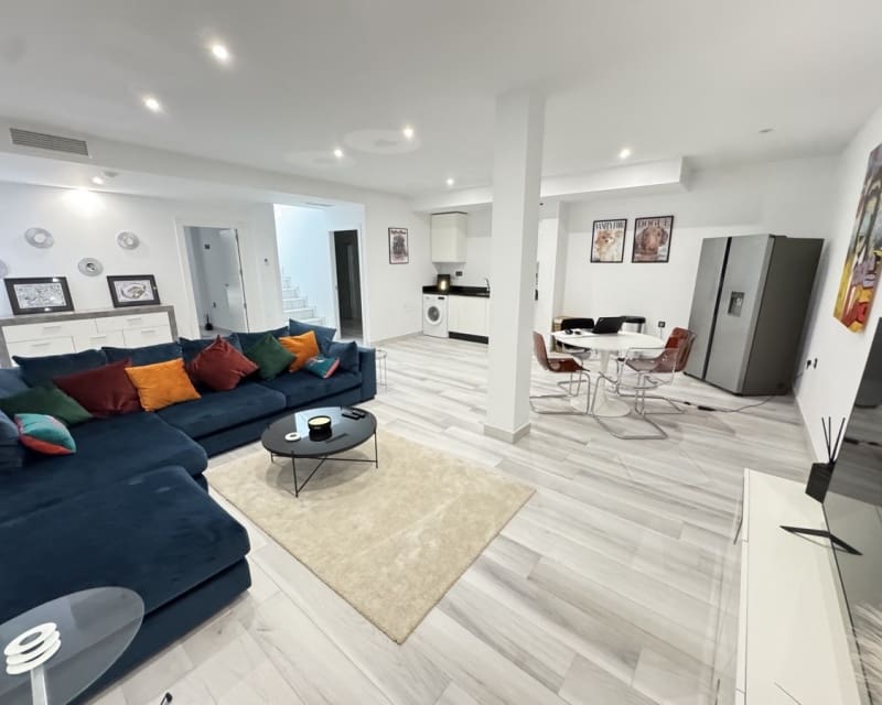 4 Zimmer Villa zu verkaufen in Cabo Roig mit Pool - 649.000 € (Ref: 9784385)