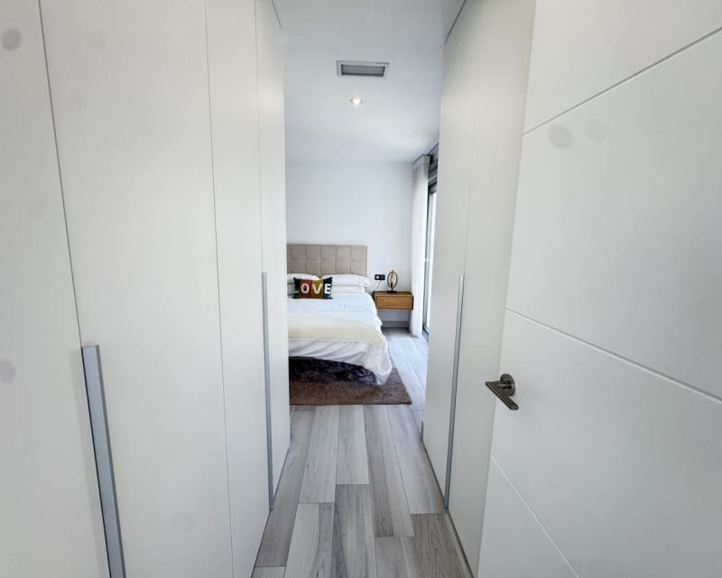 4 Zimmer Villa zu verkaufen in Cabo Roig mit Pool - 649.000 € (Ref: 9784385)