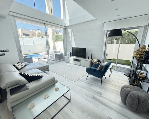 4 Zimmer Villa zu verkaufen in Cabo Roig, Orihuela mit Pool - 649.000 € (Ref: 9784385)