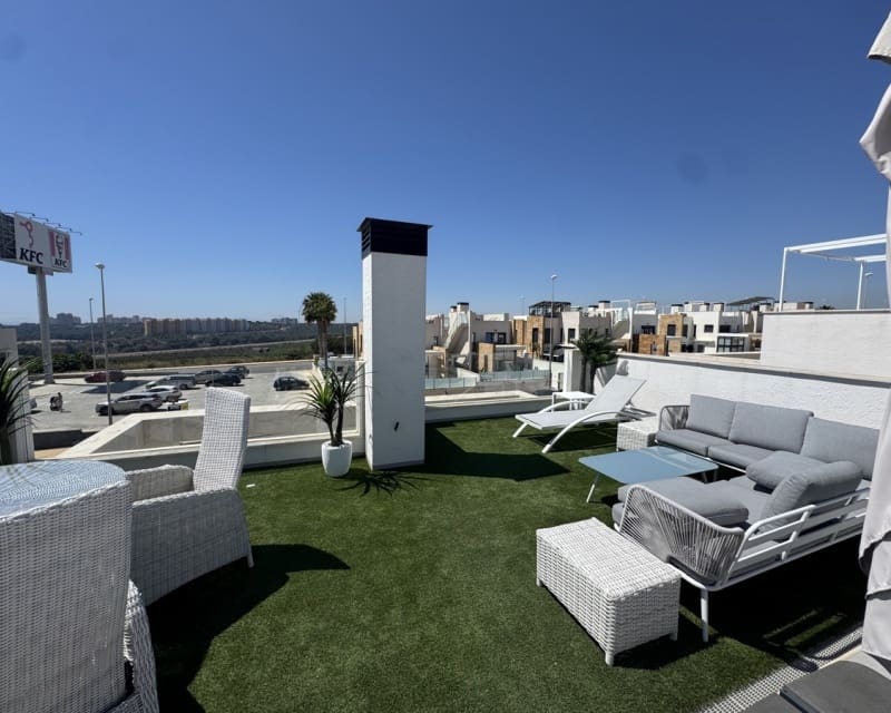 4 Zimmer Villa zu verkaufen in Cabo Roig mit Pool - 649.000 € (Ref: 9784385)