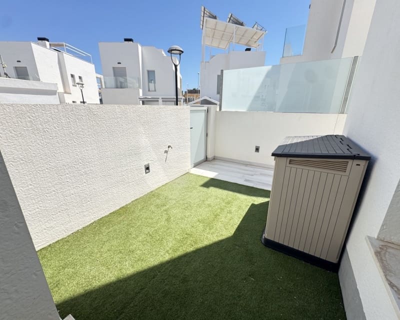 4 Zimmer Villa zu verkaufen in Cabo Roig mit Pool - 649.000 € (Ref: 9784385)