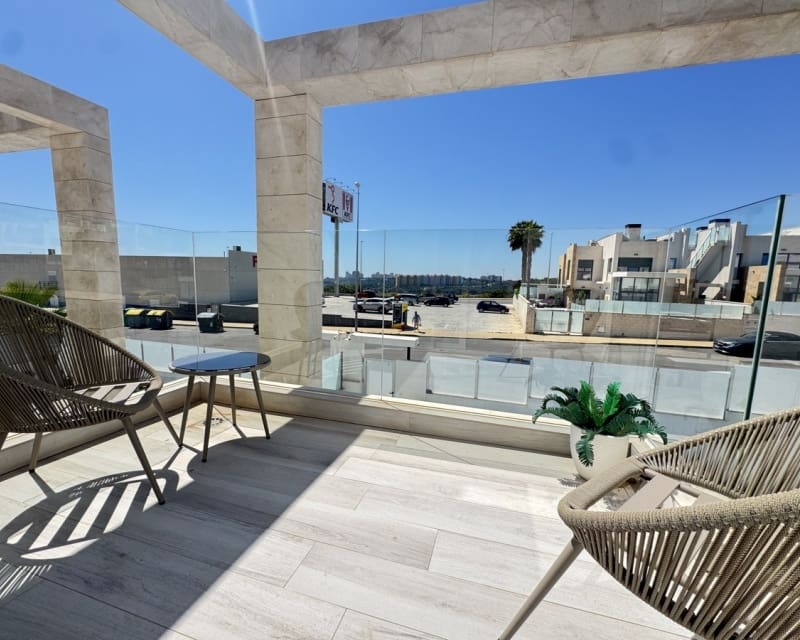 4 Zimmer Villa zu verkaufen in Cabo Roig mit Pool - 649.000 € (Ref: 9784385)