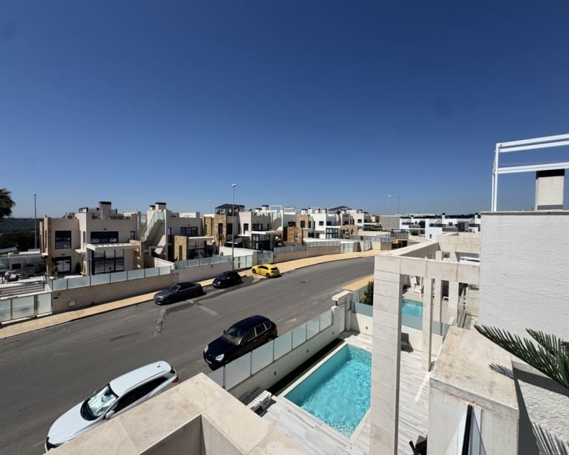 4 Zimmer Villa zu verkaufen in Cabo Roig mit Pool - 649.000 € (Ref: 9784385)