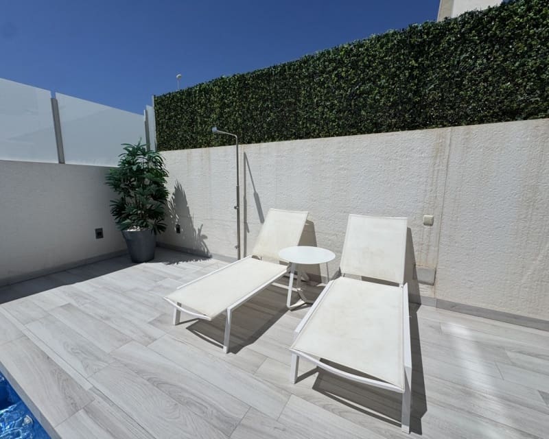 4 Zimmer Villa zu verkaufen in Cabo Roig mit Pool - 649.000 € (Ref: 9784385)