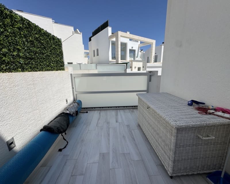 4 Zimmer Villa zu verkaufen in Cabo Roig mit Pool - 649.000 € (Ref: 9784385)