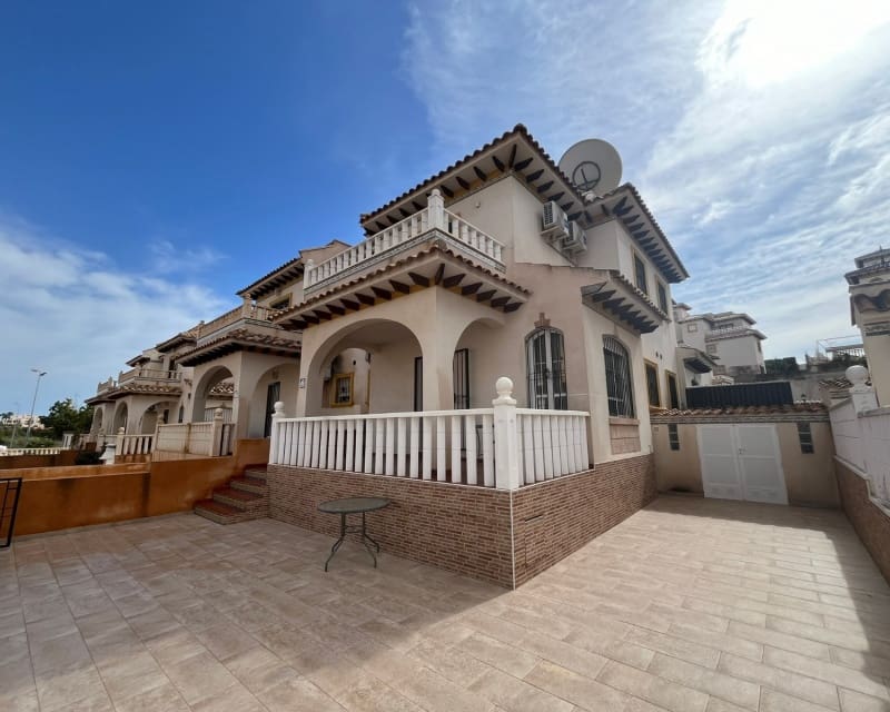 3 soveværelse Villa til salg i Cabo Roig med swimmingpool - € 205.000 (Ref: 9784386)