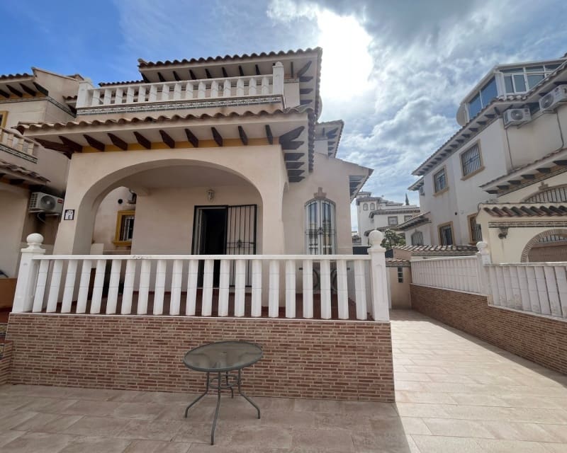 3 soveværelse Villa til salg i Cabo Roig med swimmingpool - € 205.000 (Ref: 9784386)
