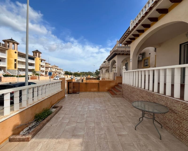 3 soveværelse Villa til salg i Cabo Roig med swimmingpool - € 205.000 (Ref: 9784386)