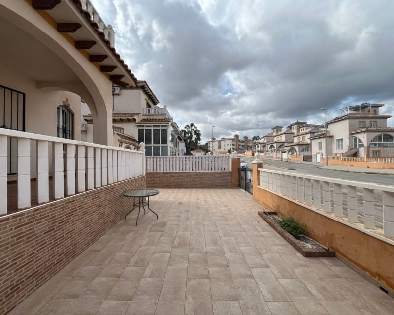 3 soveværelse Villa til salg i Cabo Roig med swimmingpool - € 205.000 (Ref: 9784386)