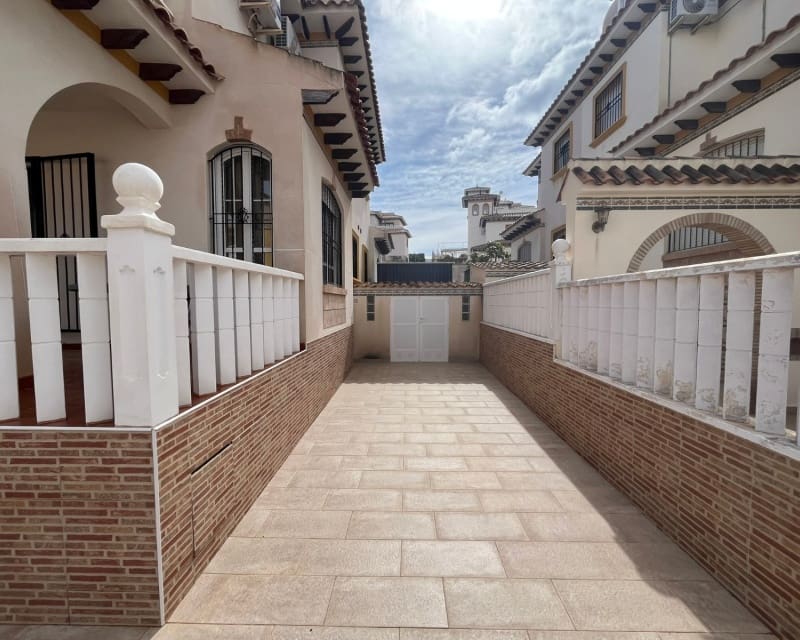 3 soveværelse Villa til salg i Cabo Roig med swimmingpool - € 205.000 (Ref: 9784386)