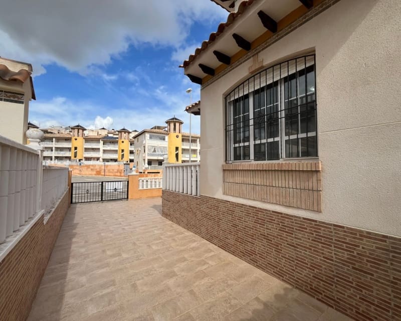 3 soveværelse Villa til salg i Cabo Roig med swimmingpool - € 205.000 (Ref: 9784386)