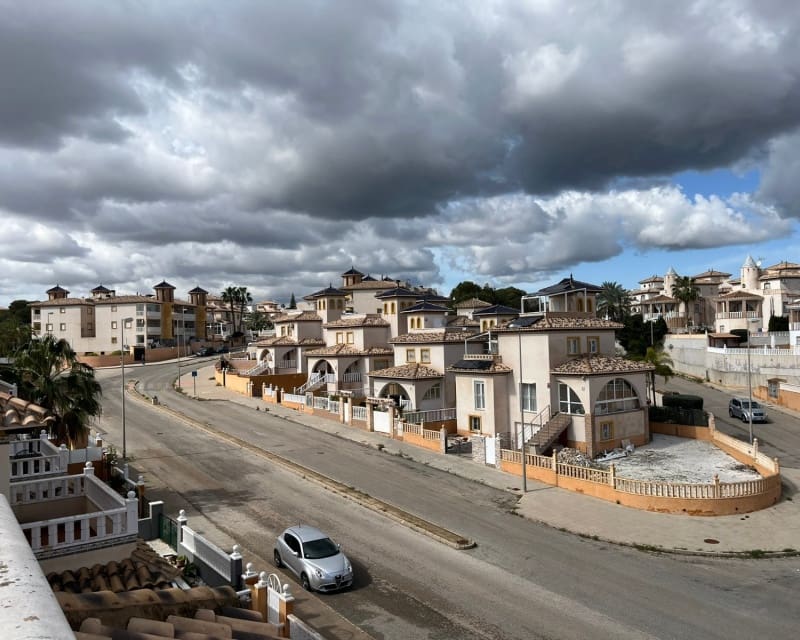 3 soveværelse Villa til salg i Cabo Roig med swimmingpool - € 205.000 (Ref: 9784386)