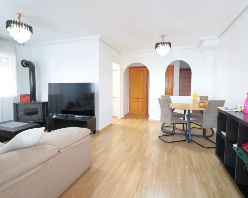 3 bedroom Villa for sale in Torrevieja with pool - € 228,000 (Ref: 9784389)