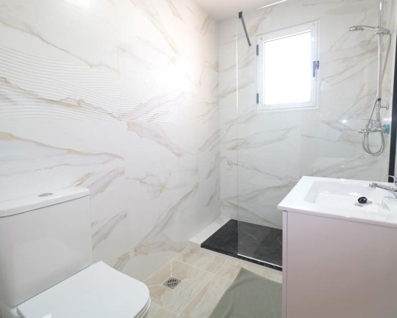 3 bedroom Villa for sale in Torrevieja with pool - € 228,000 (Ref: 9784389)