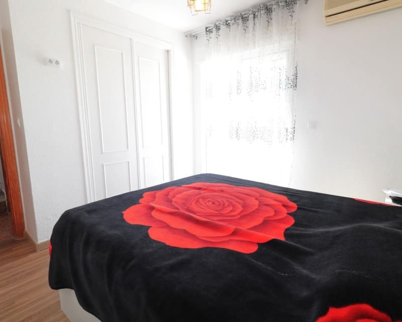 3 bedroom Villa for sale in Torrevieja with pool - € 228,000 (Ref: 9784389)