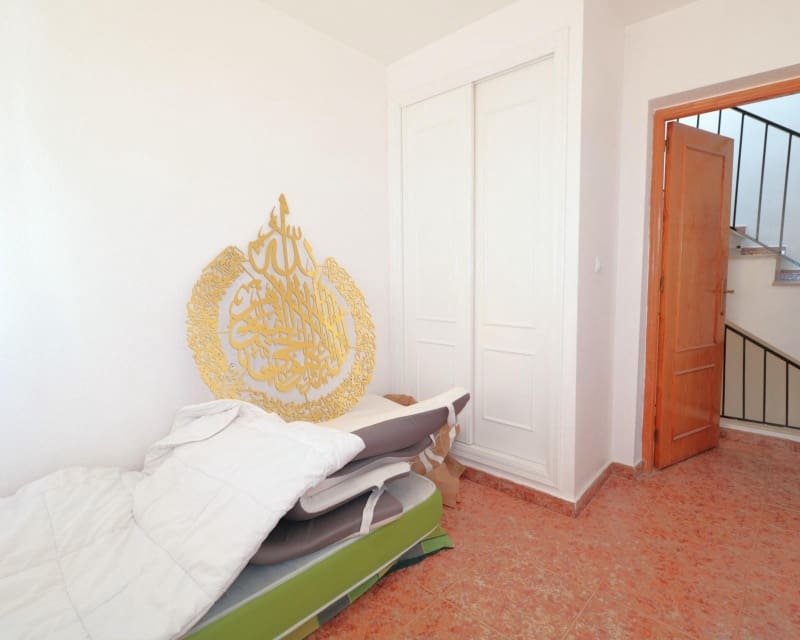 3 bedroom Villa for sale in Torrevieja with pool - € 228,000 (Ref: 9784389)