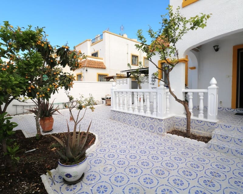 3 bedroom Villa for sale in Torrevieja with pool - € 228,000 (Ref: 9784389)