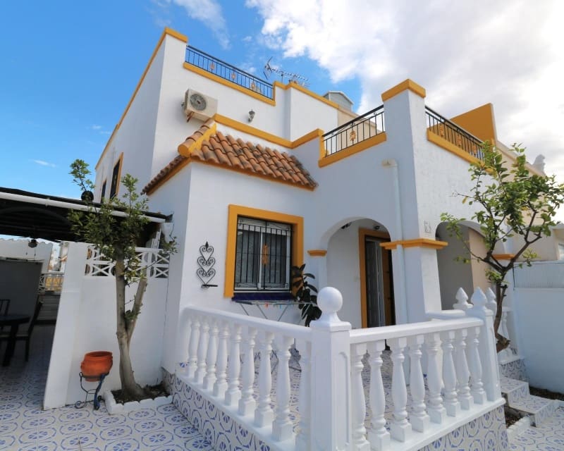3 bedroom Villa for sale in Torrevieja with pool - € 228,000 (Ref: 9784389)