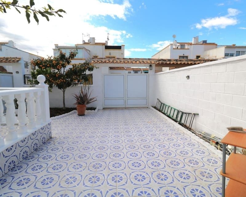 3 bedroom Villa for sale in Torrevieja with pool - € 228,000 (Ref: 9784389)