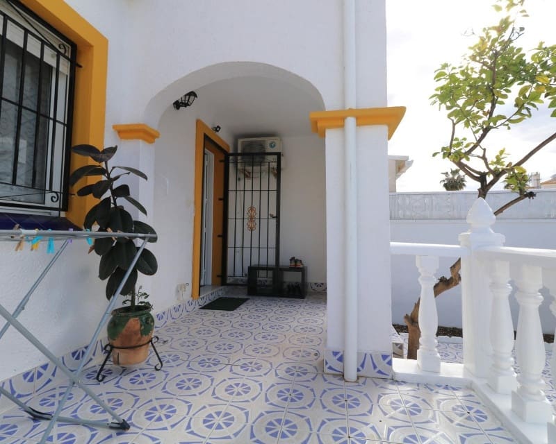 3 bedroom Villa for sale in Torrevieja with pool - € 228,000 (Ref: 9784389)