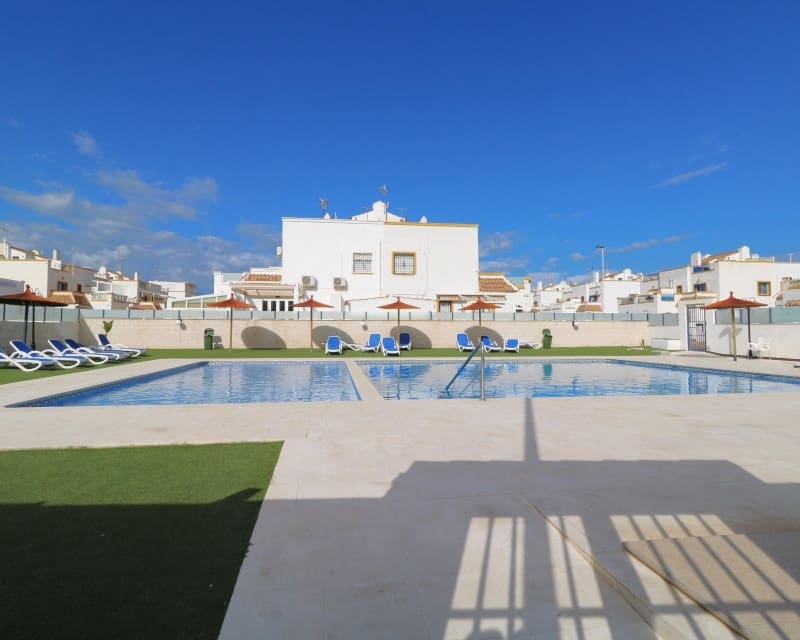 3 bedroom Villa for sale in Torrevieja with pool - € 228,000 (Ref: 9784389)