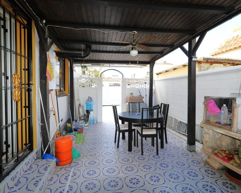 3 bedroom Villa for sale in Torrevieja with pool - € 228,000 (Ref: 9784389)