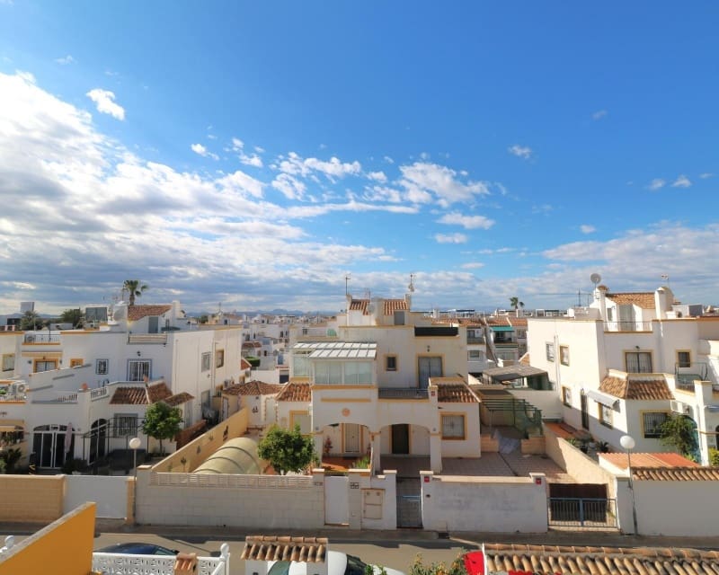 3 bedroom Villa for sale in Torrevieja with pool - € 228,000 (Ref: 9784389)