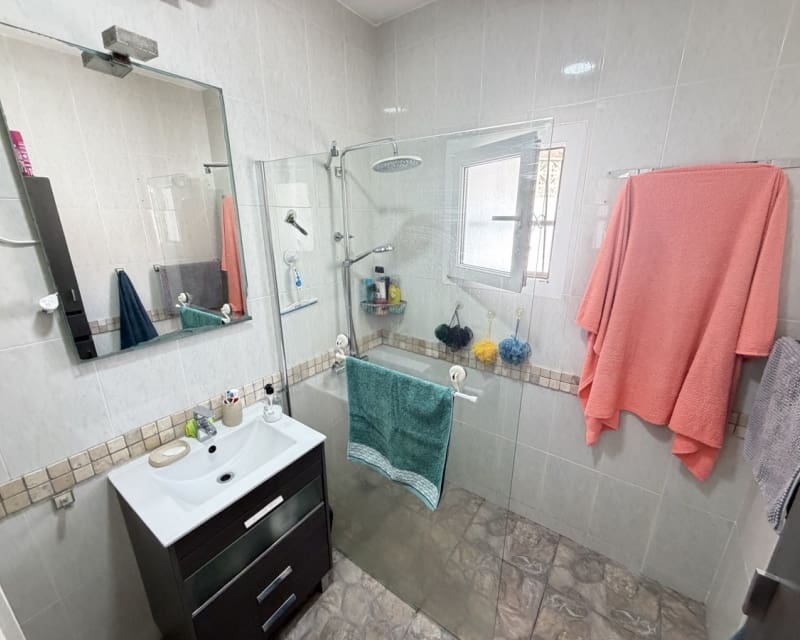 Casa de 2 habitaciones en Villamartin en venta - 219.995 € (Ref: 9802567)