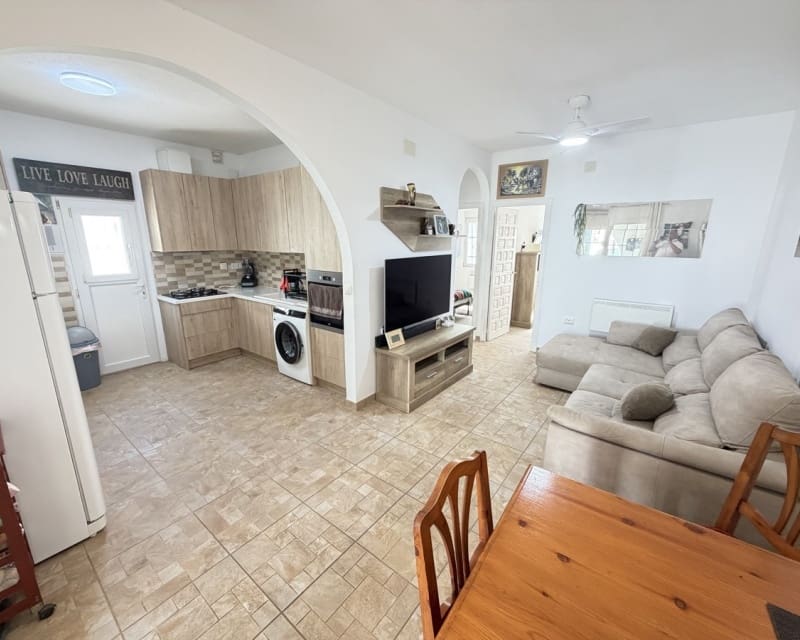 Casa de 2 habitaciones en Villamartin en venta - 219.995 € (Ref: 9802567)