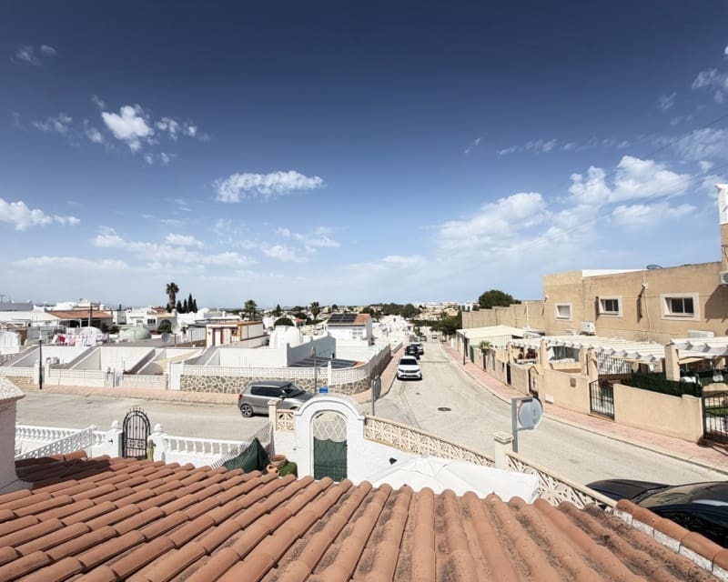 Casa de 2 habitaciones en Villamartin en venta - 219.995 € (Ref: 9802567)
