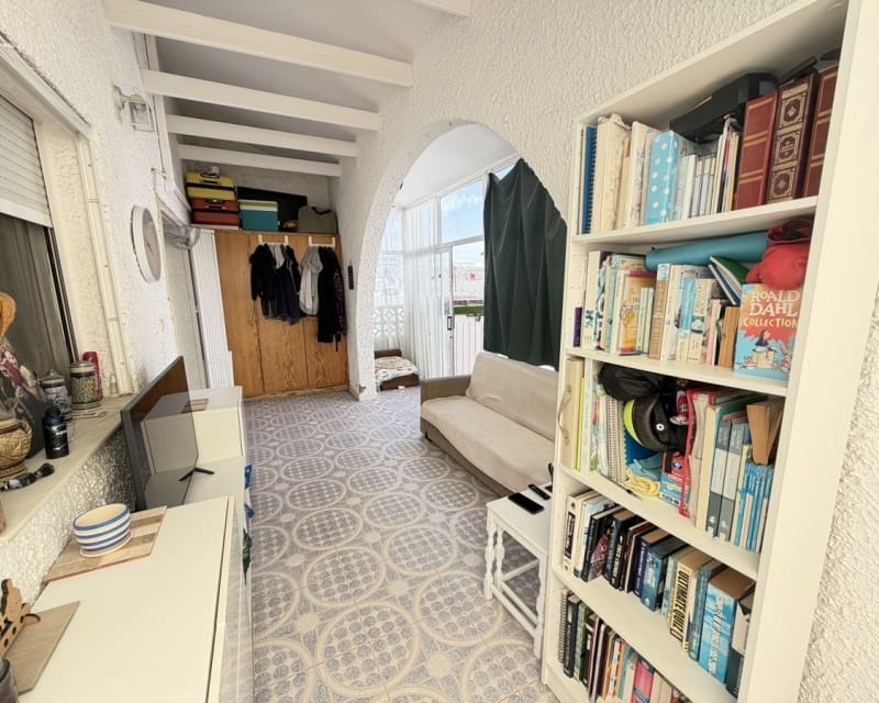 Casa de 2 habitaciones en Villamartin en venta - 219.995 € (Ref: 9802567)