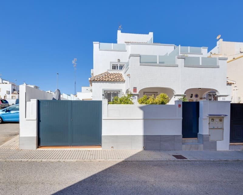 3 slaapkamer Villa te koop in Los Altos met zwembad - € 265.000 (Ref: 9802568)