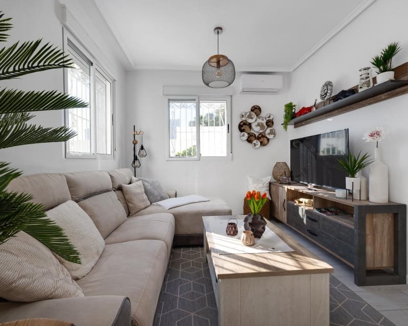 3 slaapkamer Villa te koop in Los Altos met zwembad - € 265.000 (Ref: 9802568)