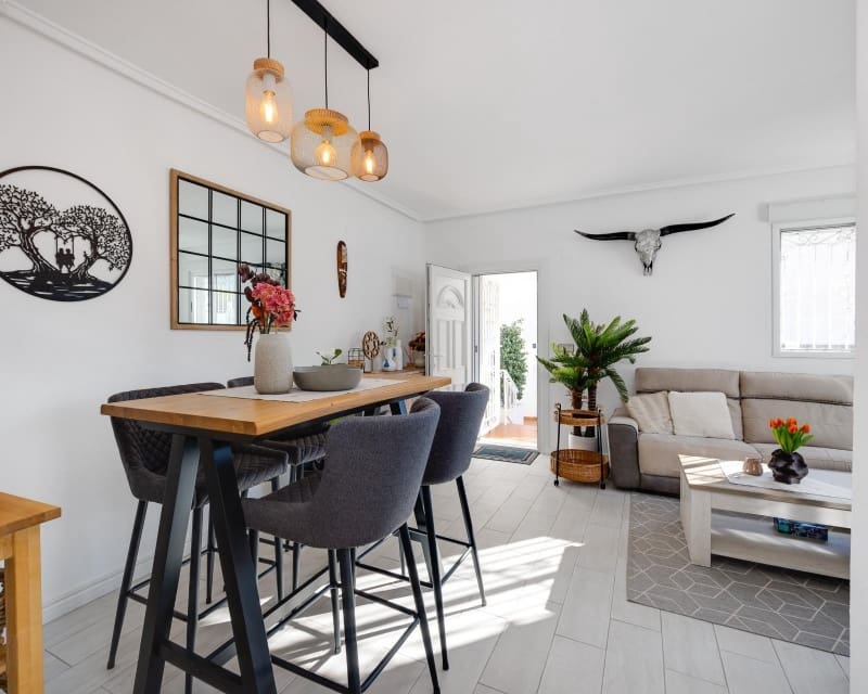 3 slaapkamer Villa te koop in Los Altos met zwembad - € 265.000 (Ref: 9802568)