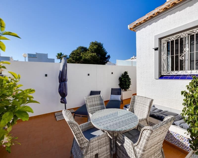 3 slaapkamer Villa te koop in Los Altos met zwembad - € 265.000 (Ref: 9802568)