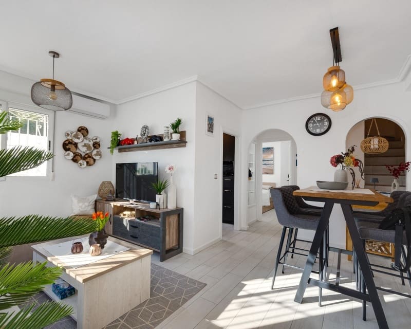 3 slaapkamer Villa te koop in Los Altos met zwembad - € 265.000 (Ref: 9802568)