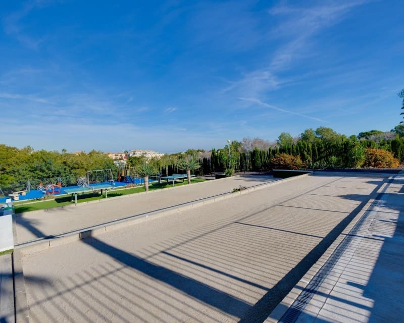 3 slaapkamer Villa te koop in Los Altos met zwembad - € 265.000 (Ref: 9802568)