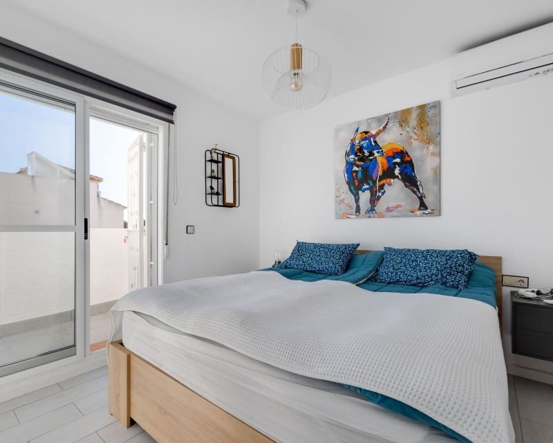 3 slaapkamer Villa te koop in Los Altos met zwembad - € 265.000 (Ref: 9802568)